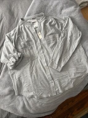 NWT Women’s aerie Light Gray Oversized Button-Down Shirt Size M